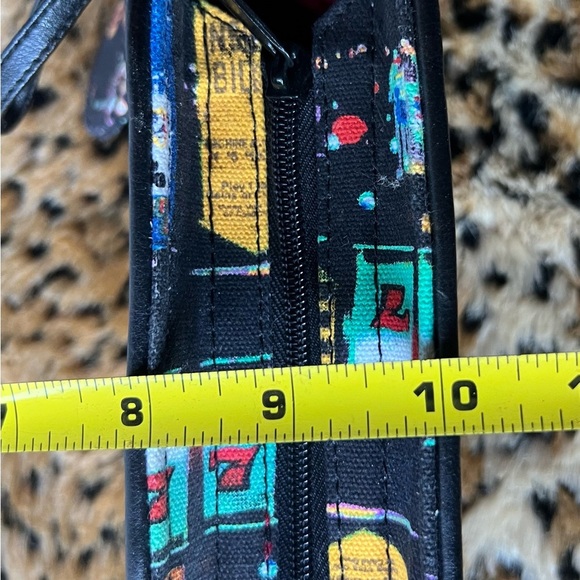 🎰 Las Vegas-Themed Cosmetic Bag with Mini Mirror & Brush Set - Picture 4 of 7